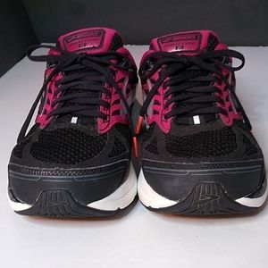 Brooks Addiction 13 . Women's Athletic shoes . Size 9.5 . Black and Pink